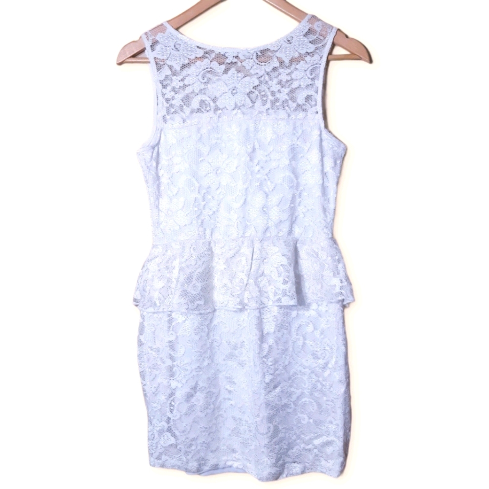 Suzy Shier | sleeveless lace body con peplum dress - Picture 3 of 7
